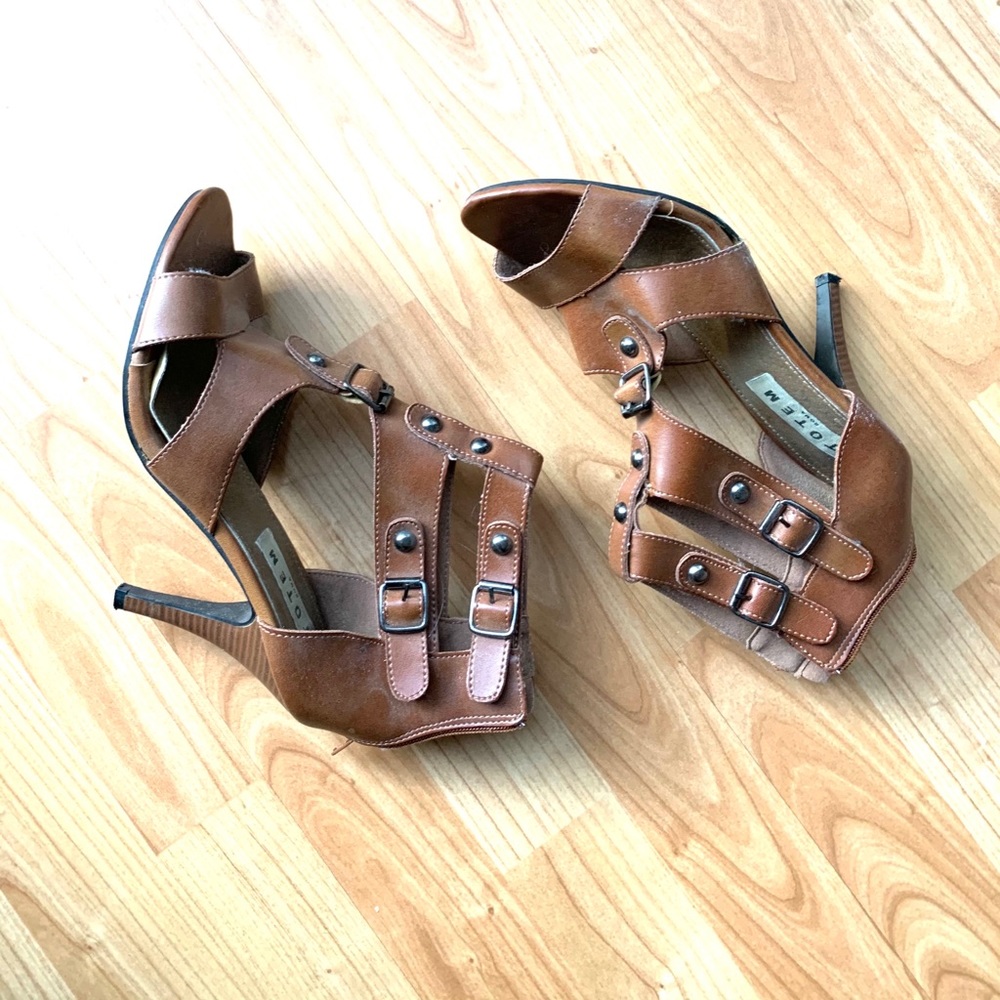 TOTEM Italian strappy brown sandals 39
